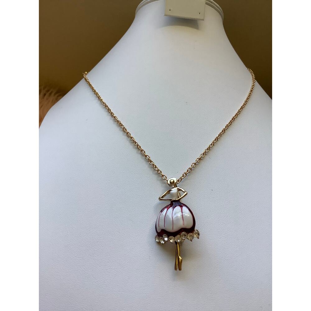 🦋🦋🦋New betseyville necklace the lady 🦋🦋🦋
